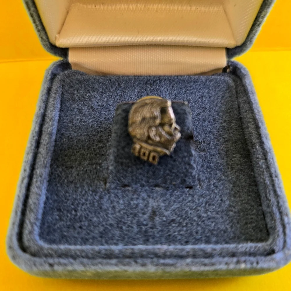 Vintage Tie Tack or Lapel Pin